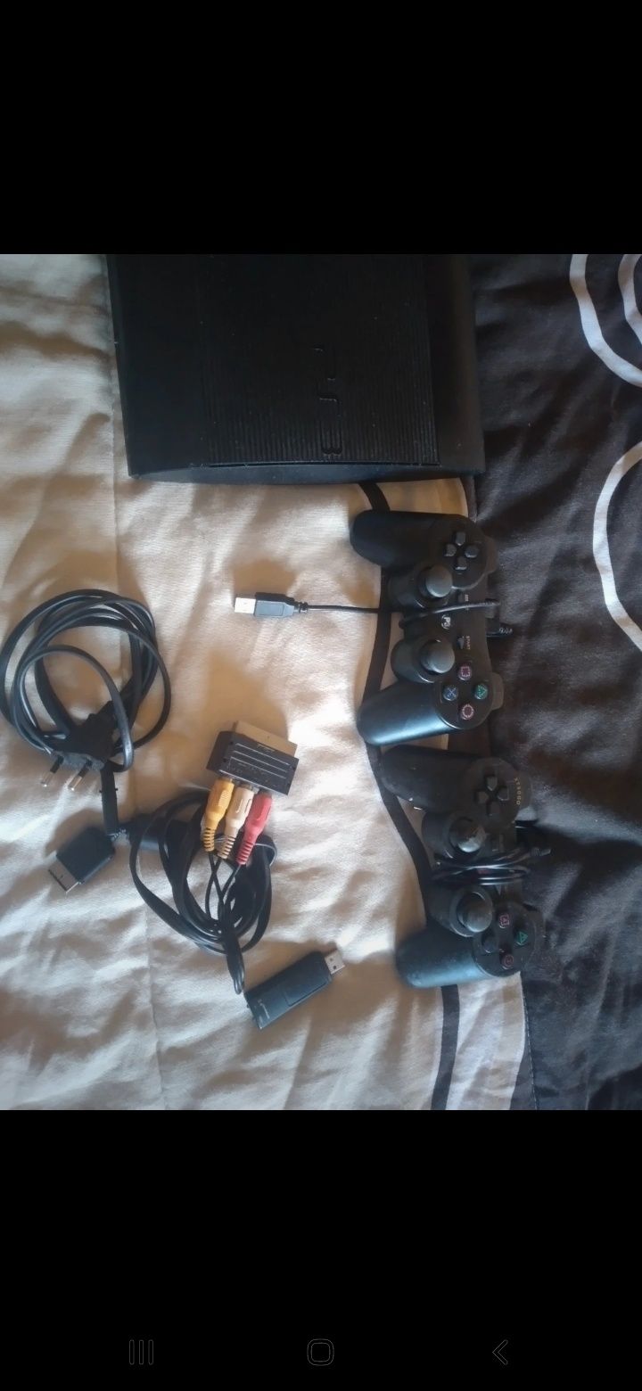 Vendo PS3 em muito bom estado com 13 jogos