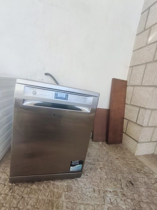 Máquina de Lavar Loiça Hotpoint Ariston Inox