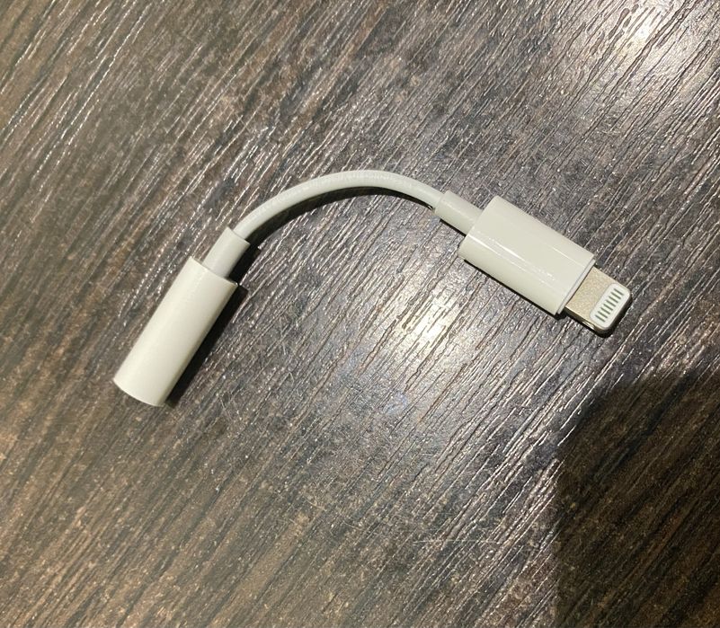 Оригінальний перехідник Apple Lightning на 3.5mm