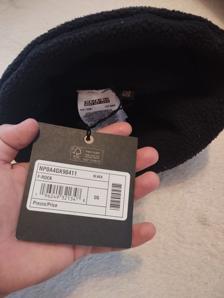 Продам шапку Napapijri