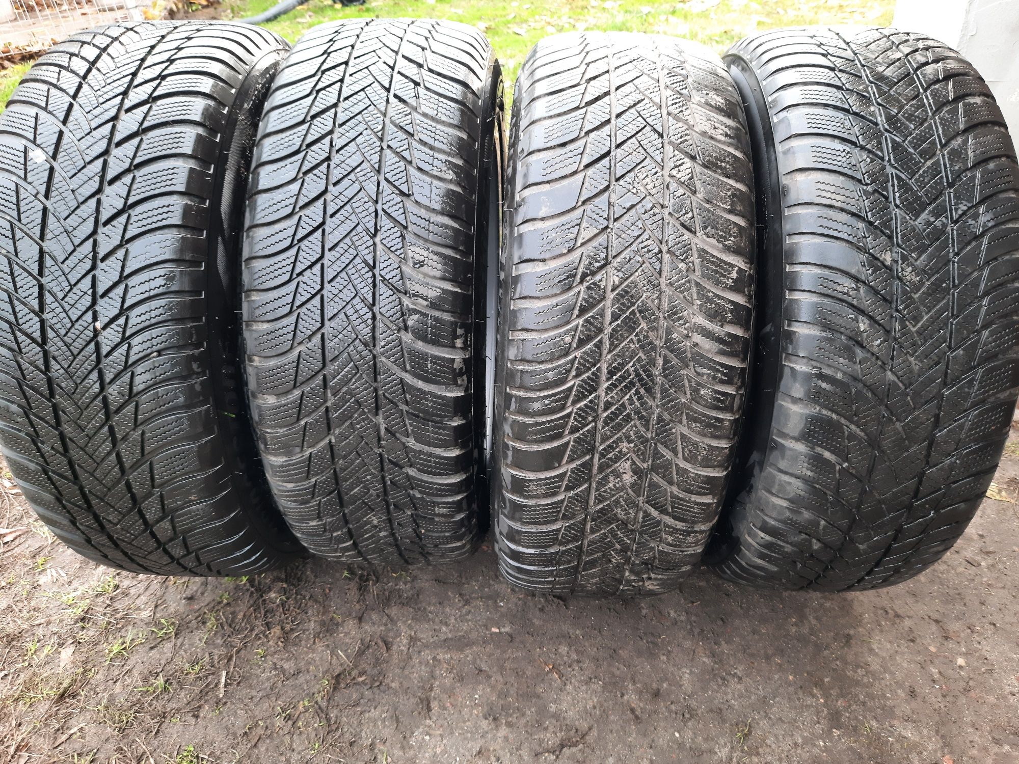 Opony zimowe 225/55/R18 Bridgestone 49 tydzień 2019 roku