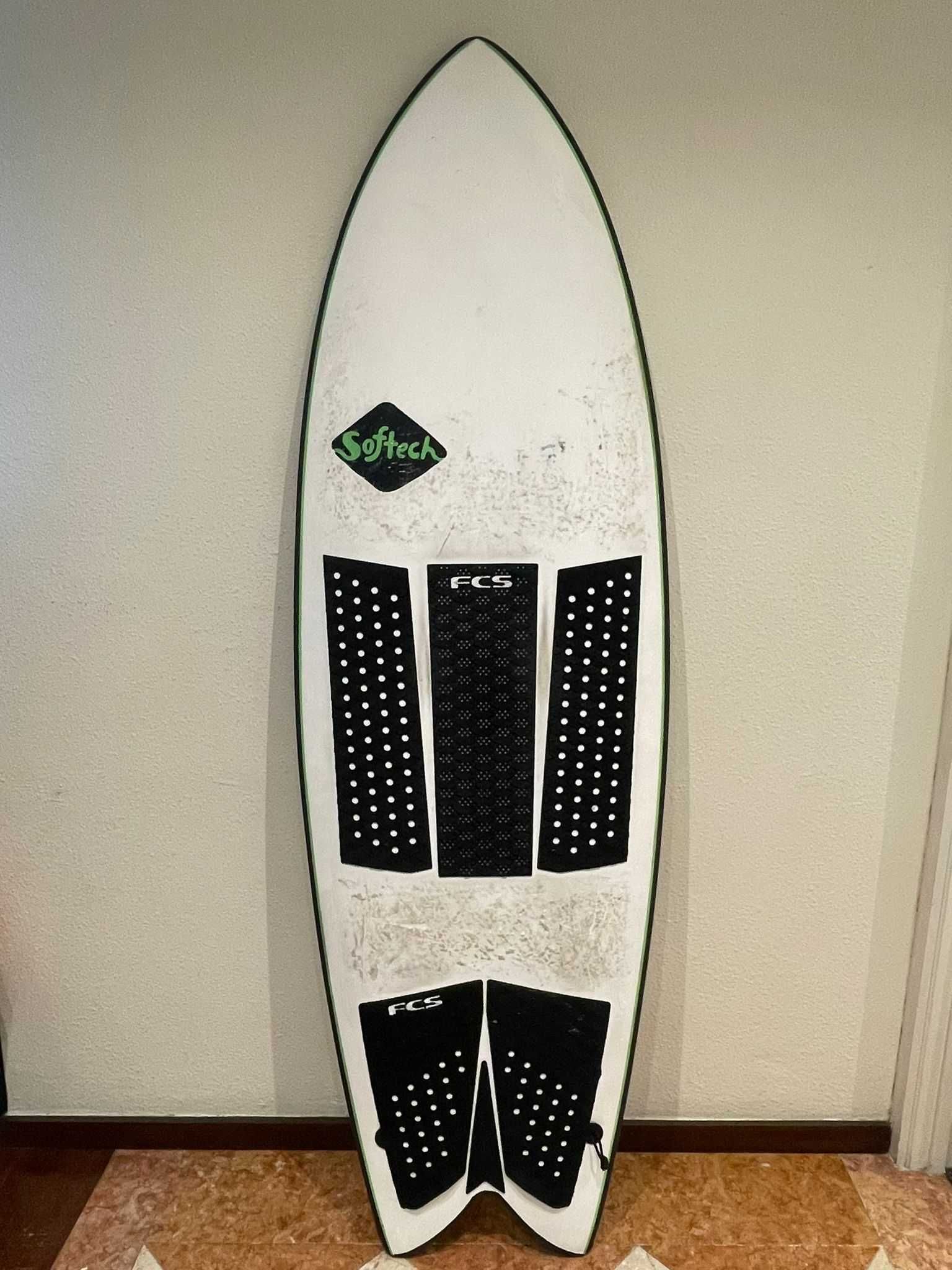 Prancha Softech 5'8 com quilhas FCS em bom estado