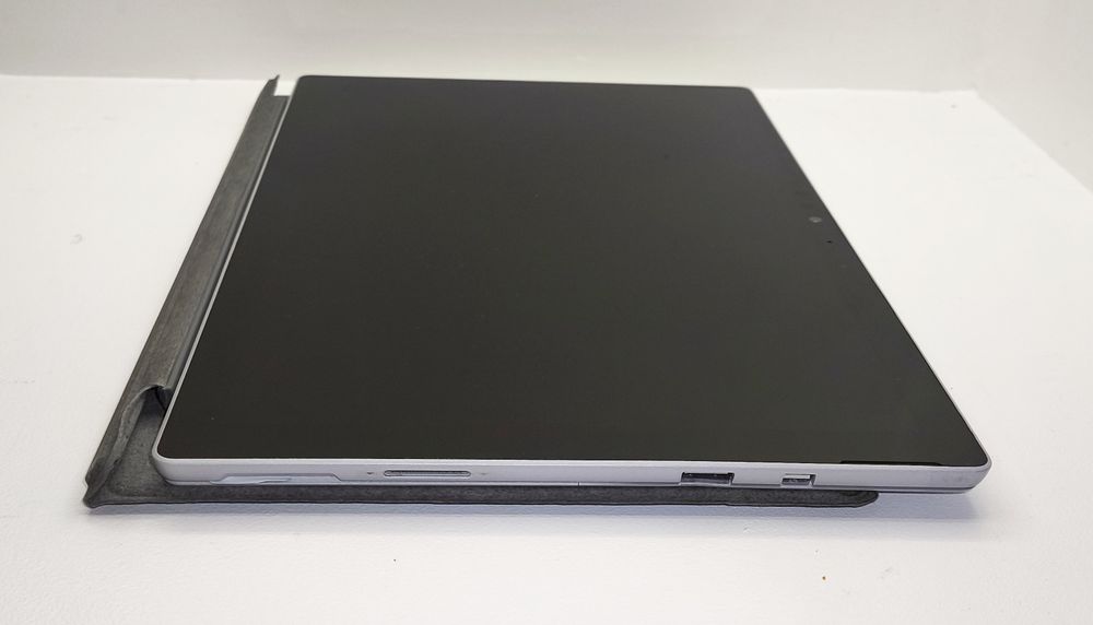 Ультробук плашет Microsoft Surface Pro 5 / Intel i5/ 8Gb/ SSD 256Gb