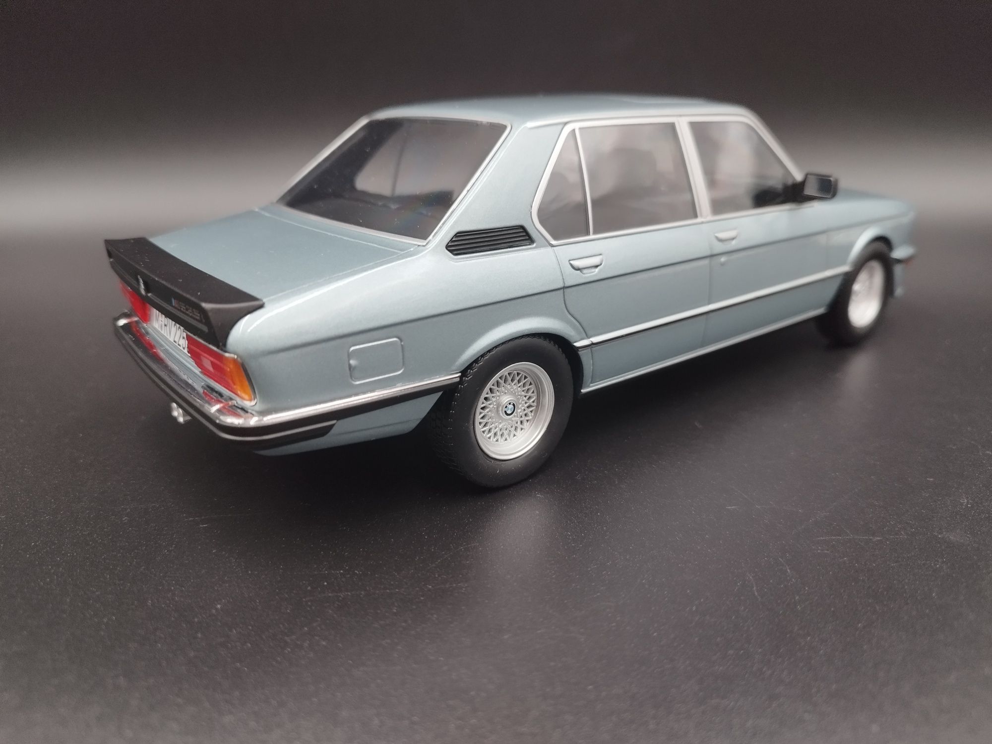 1:18 Norev 1980 BMW M535i E12 –light blue metallic