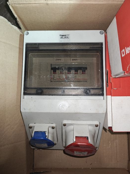 Skrzynka elektryczna z gniazdami 16A 230V i 32A 400V