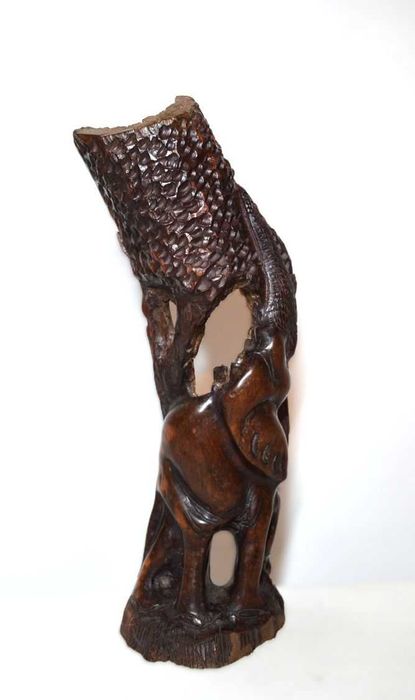 Rzeźba słoń z żelaznego drewna