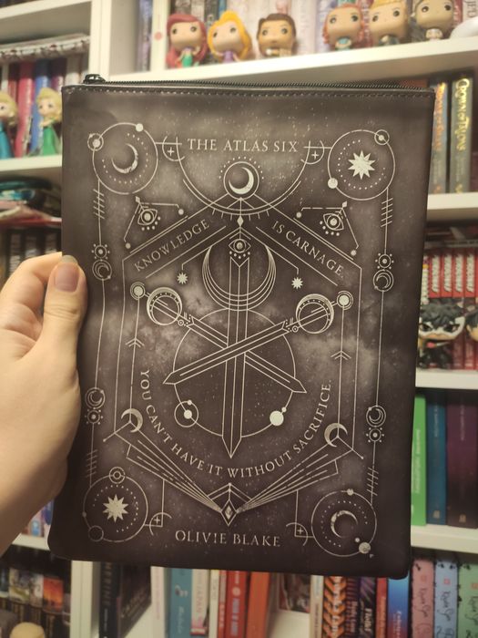 Fairyloot book sleeve the atlas six zapinany