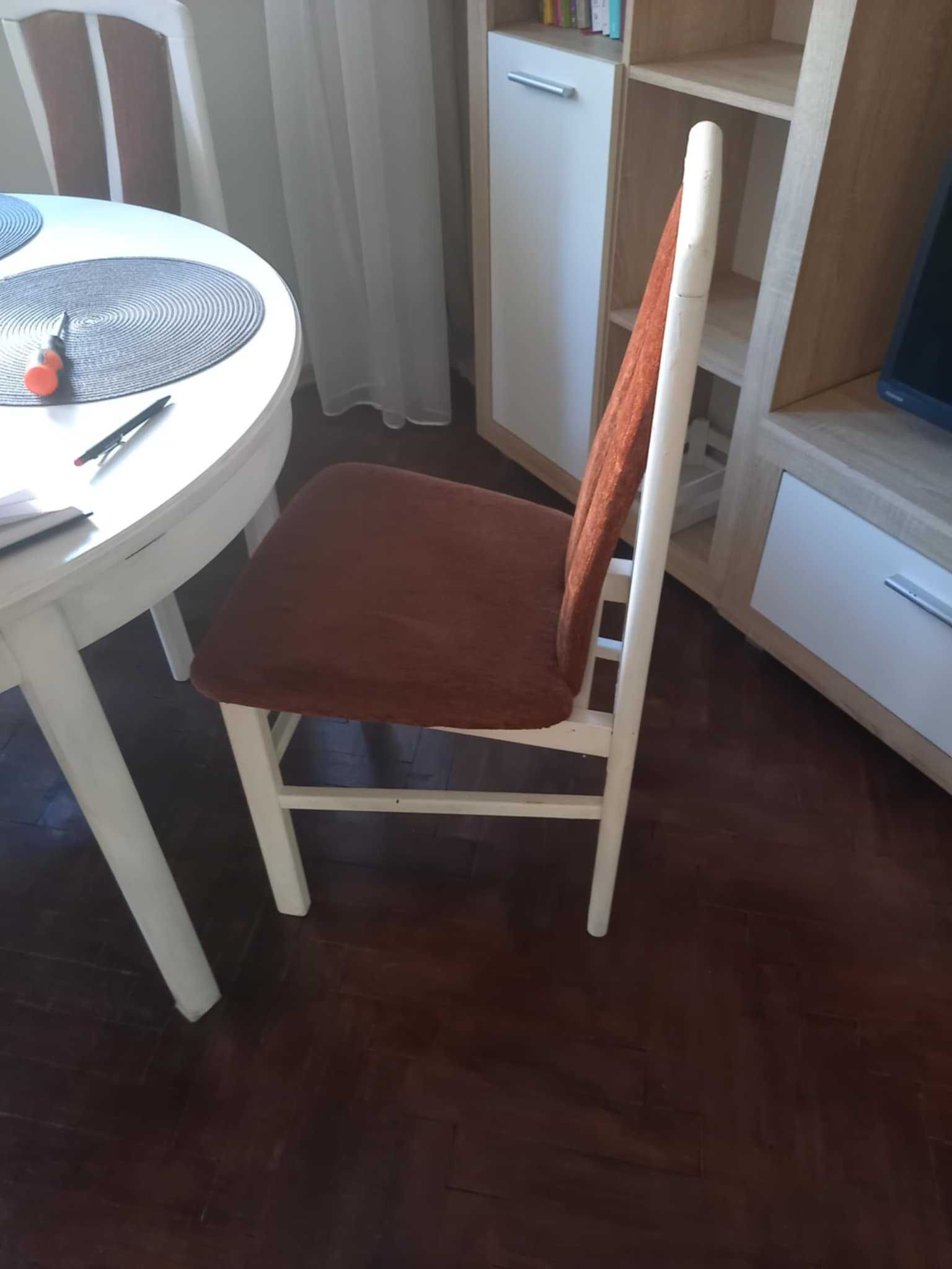 Stół okrągły biały z 4 krzesłami