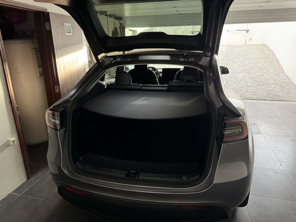 Tesla Model Y dual motor longue range