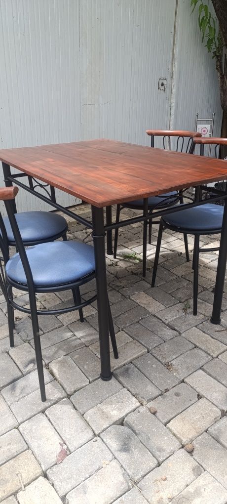 Mesa com 4 cadeiras