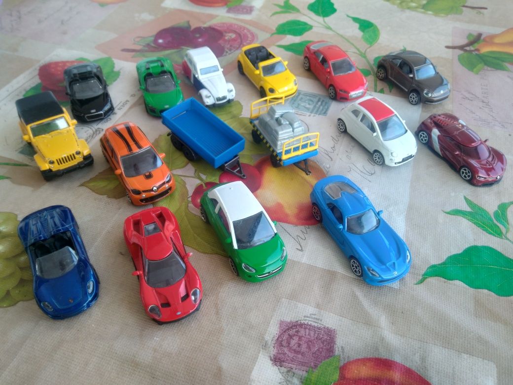 16 carrinhos diecast 1/64