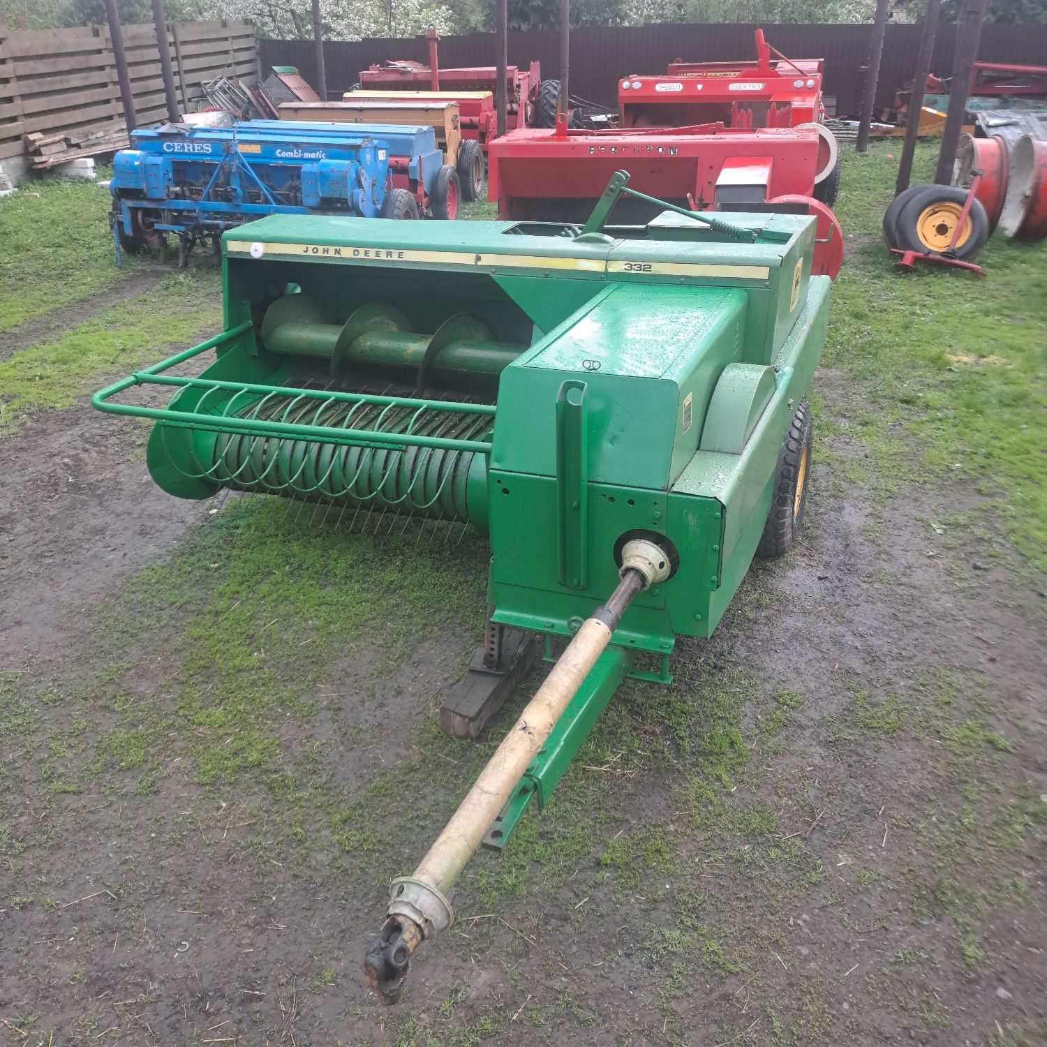 Прес- підбирачдо сіна та соломи JOHN -DEERE 332 332