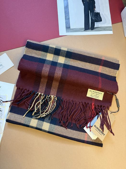 Popularny szalik w kratkę  w stylu Burberry