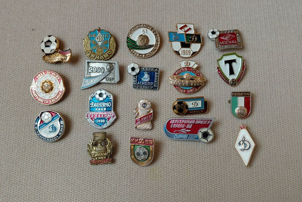 Значки футбольні