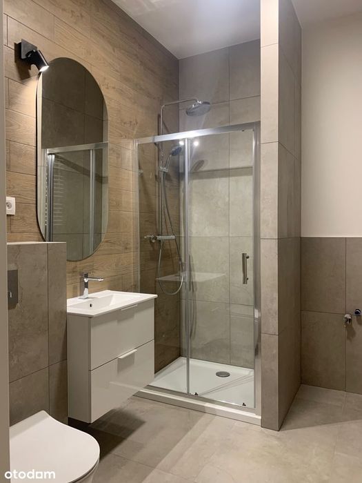 Stare Miasto. Kawalerka z dużym balkonem. Wykończona pod klucz.