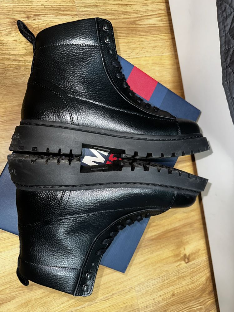 Buty zimowe Tommy Hilfiger, rozmiar 44 prawie nowe