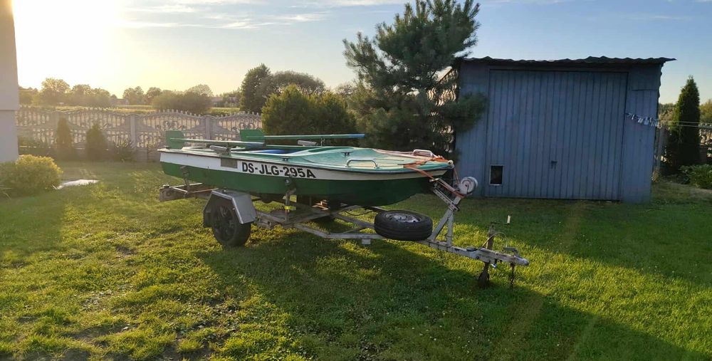 Łódka / Motorówka + zarejestrowana przyczepa