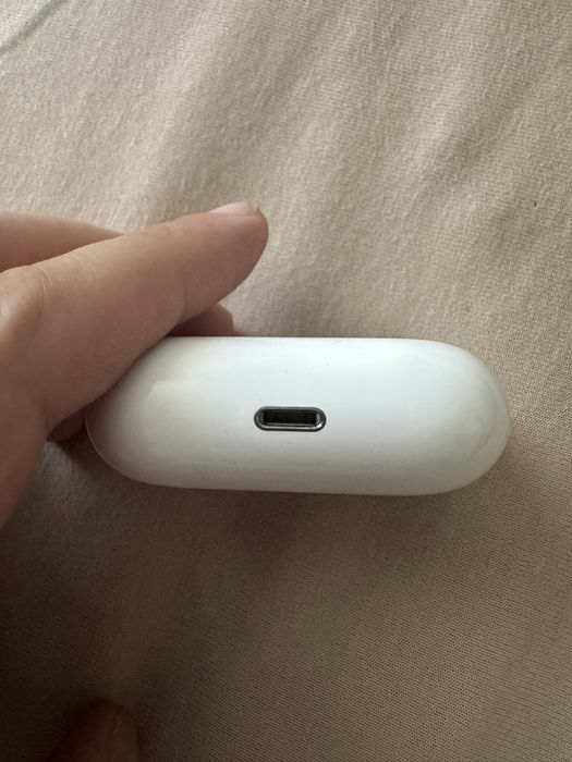 Кейс для наушников Apple AirPods Pro A2190