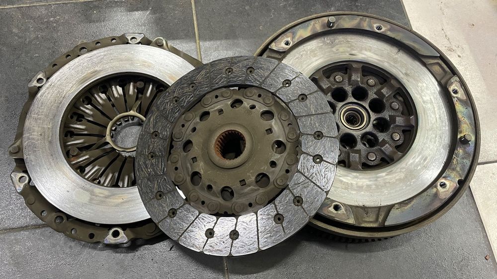 Koło dwumasowe dwumas sprzęgło Bmw  f10 f20 f25 f26 f30 f32 f36  g01 g30