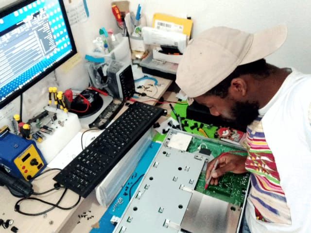 Reparação em controladora Dj pioneer