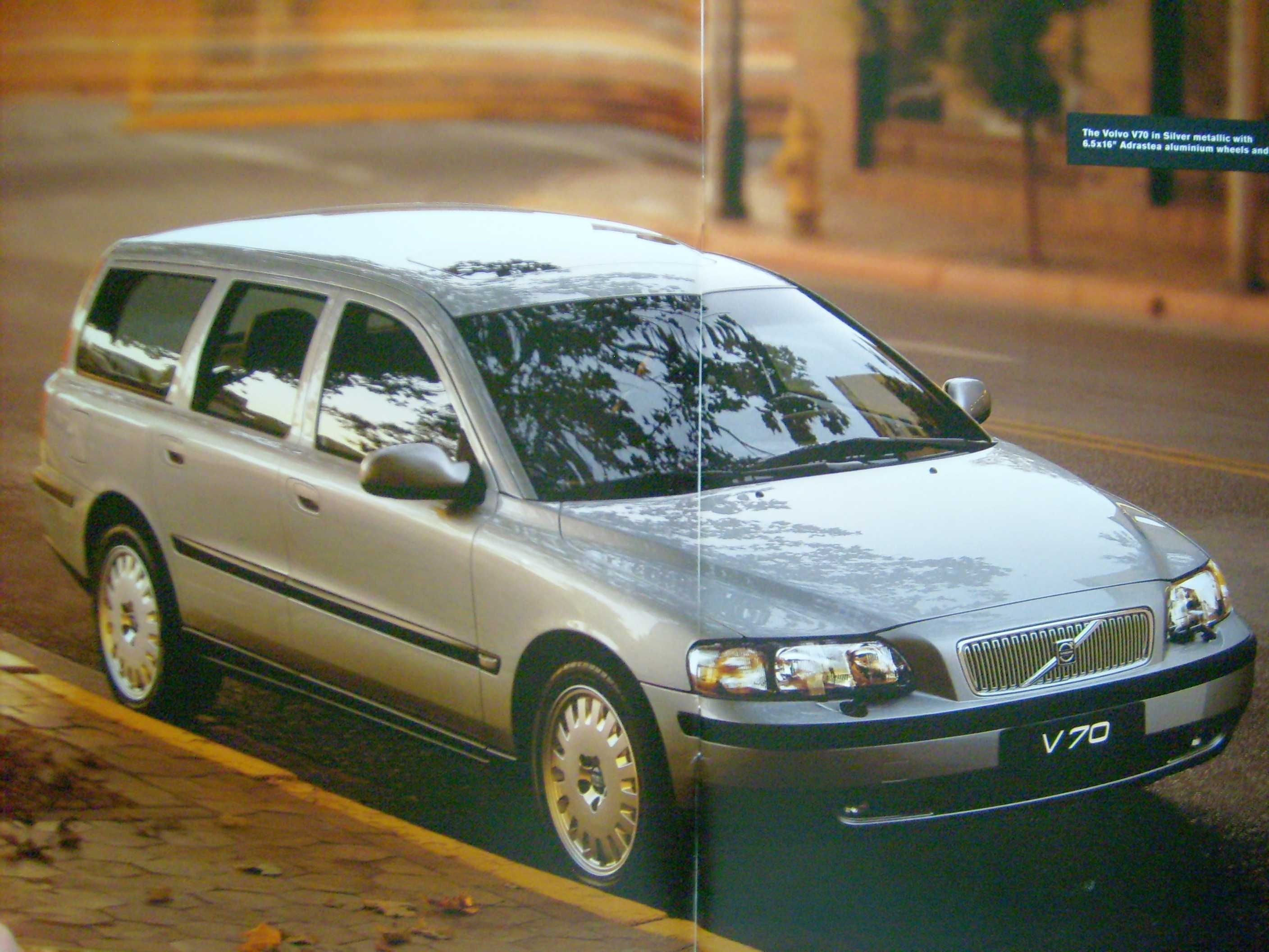 VOLVO V70 2001 / obszerny prospekt  - 66 stron *WYPRZEDAŻ KOLEKCJI !