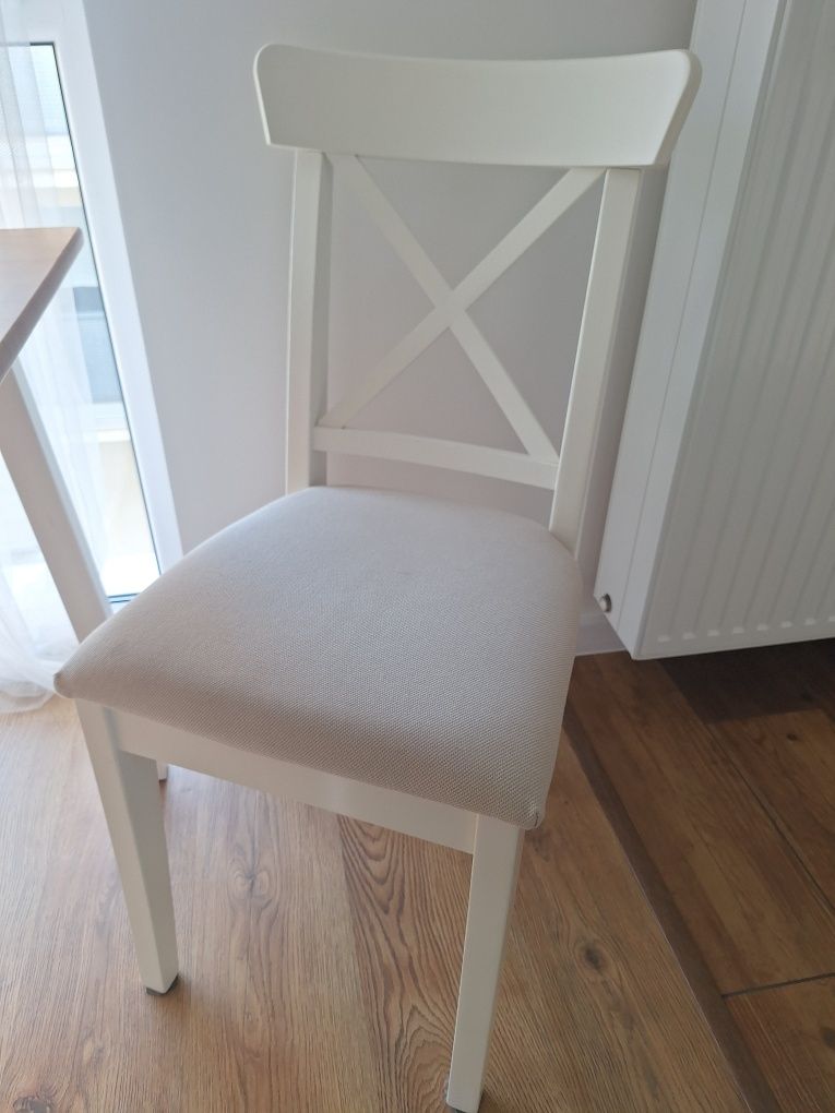 Stół z dwoma krzesłami IKEA