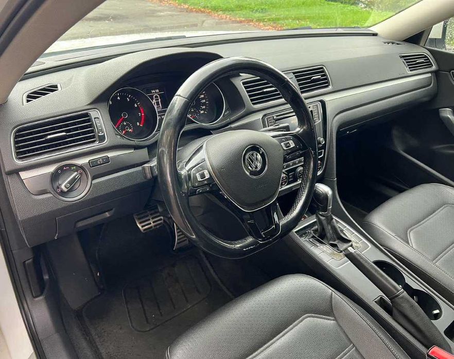 Volkswagen Passat 2017 року