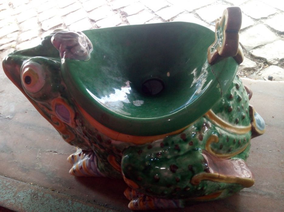 Coluna decorativa em porcelana  garras leão ( patas)