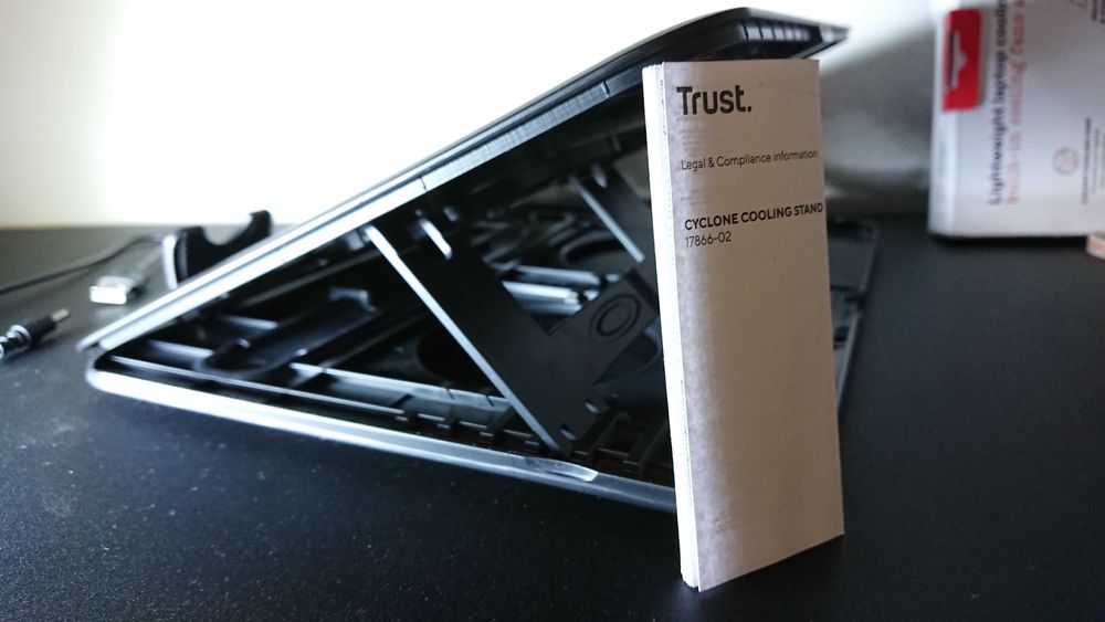 Подставка под ноутбук / планшет до 16" дюймов Trust Cyclone 17866