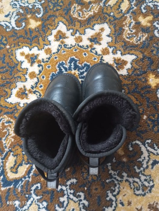 Уги для дівчинки