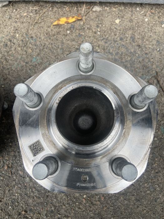 Ступиця, ступичний підшипник Оригінал Tesla Model 3/У