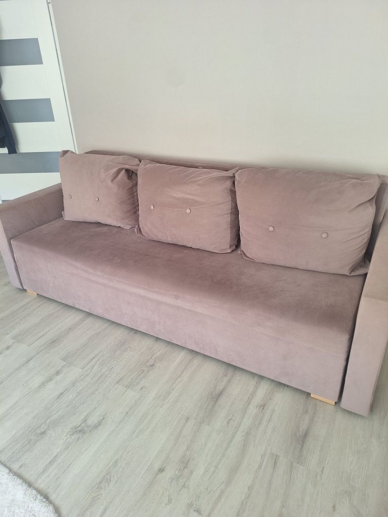Super sofa! Funkcją spania i pojemnik na pościel! Trzyosobowa
