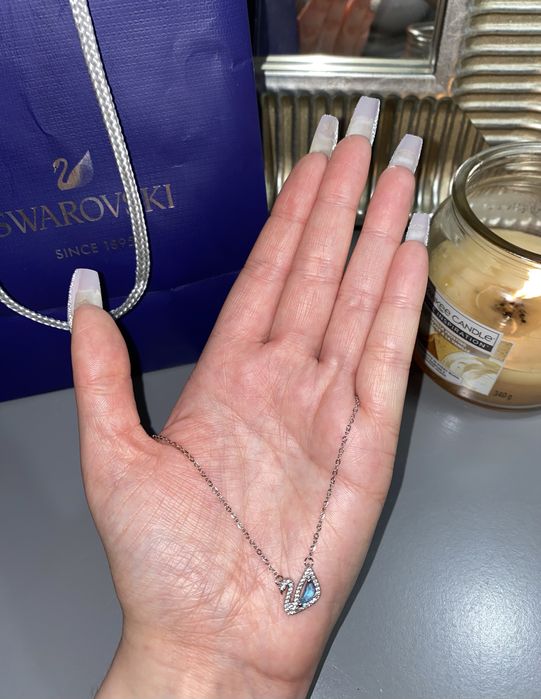 Nowy śliczny naszyjnik Swarovski cyrkonie niebiesko-srebrne