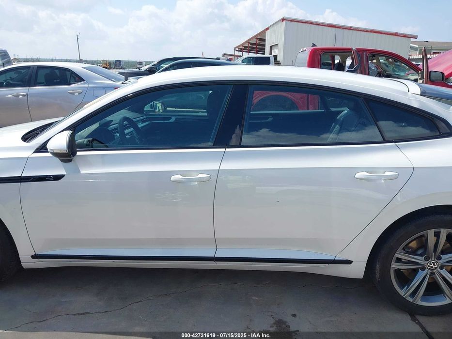 2023 Volkswagen Arteon в дорозі