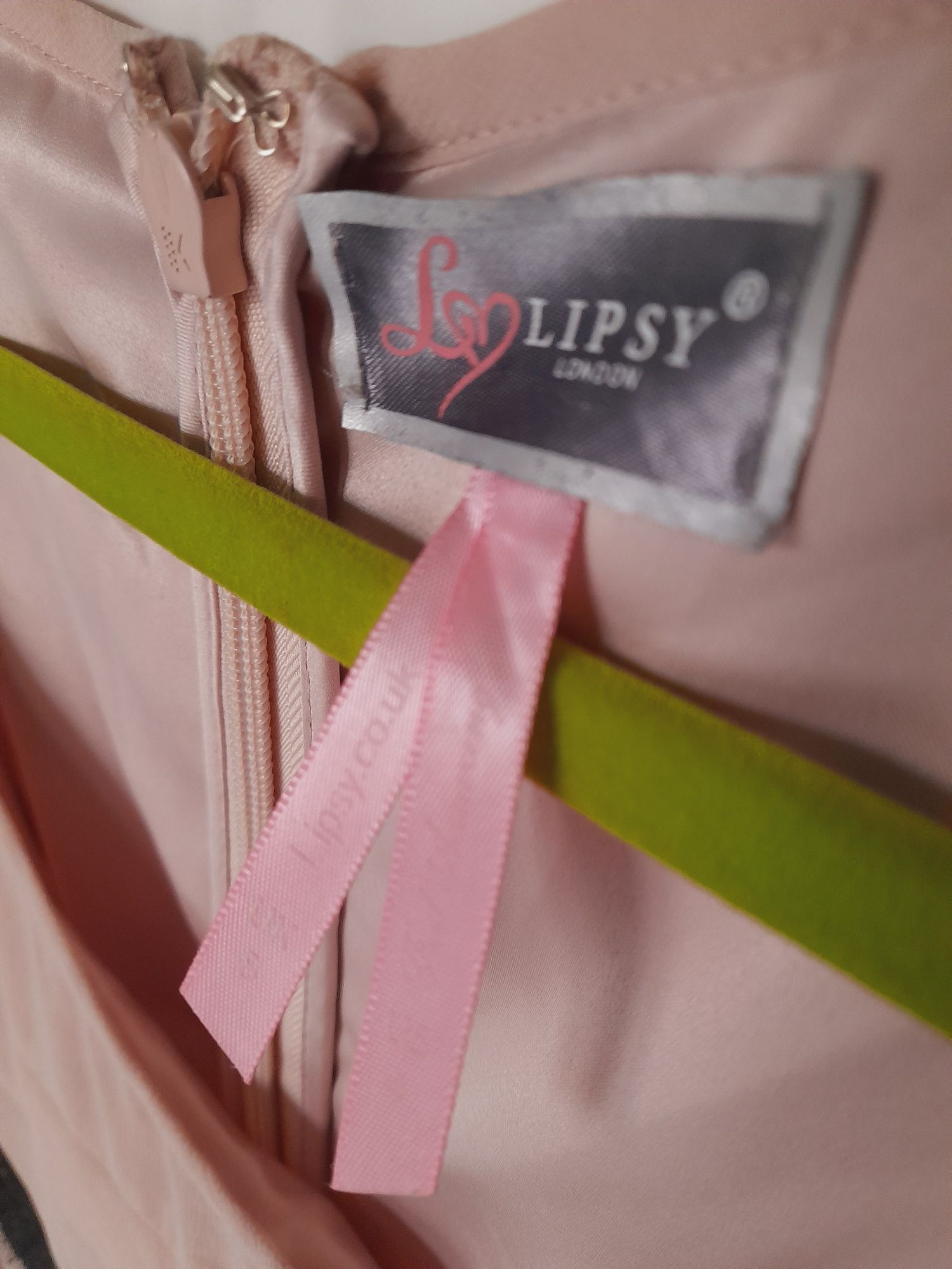 Sukienka nude koronka Koronkowa lipsy Londyn pudrowy róż Puder plisy