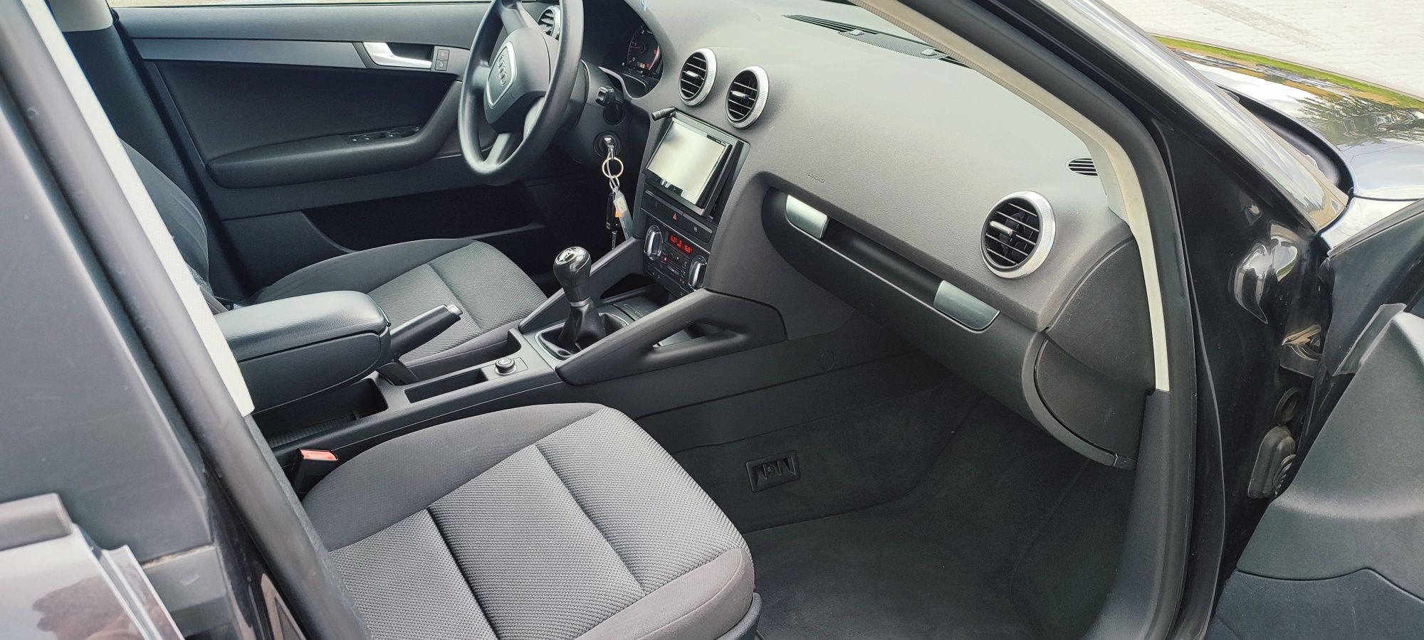 Audi A3 sportback FL 2.0 TDI CR Radio JVC hak