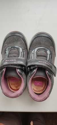 Шкіряні кросівки для дівчинки бренду Geox
