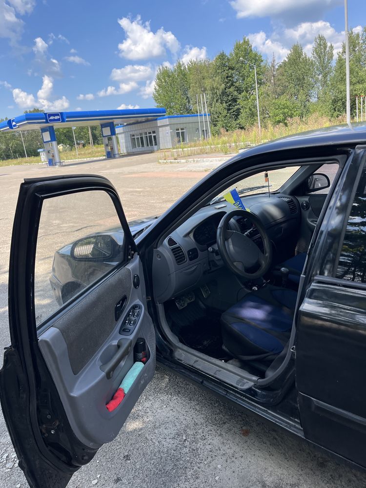 Hyundai accent 2005