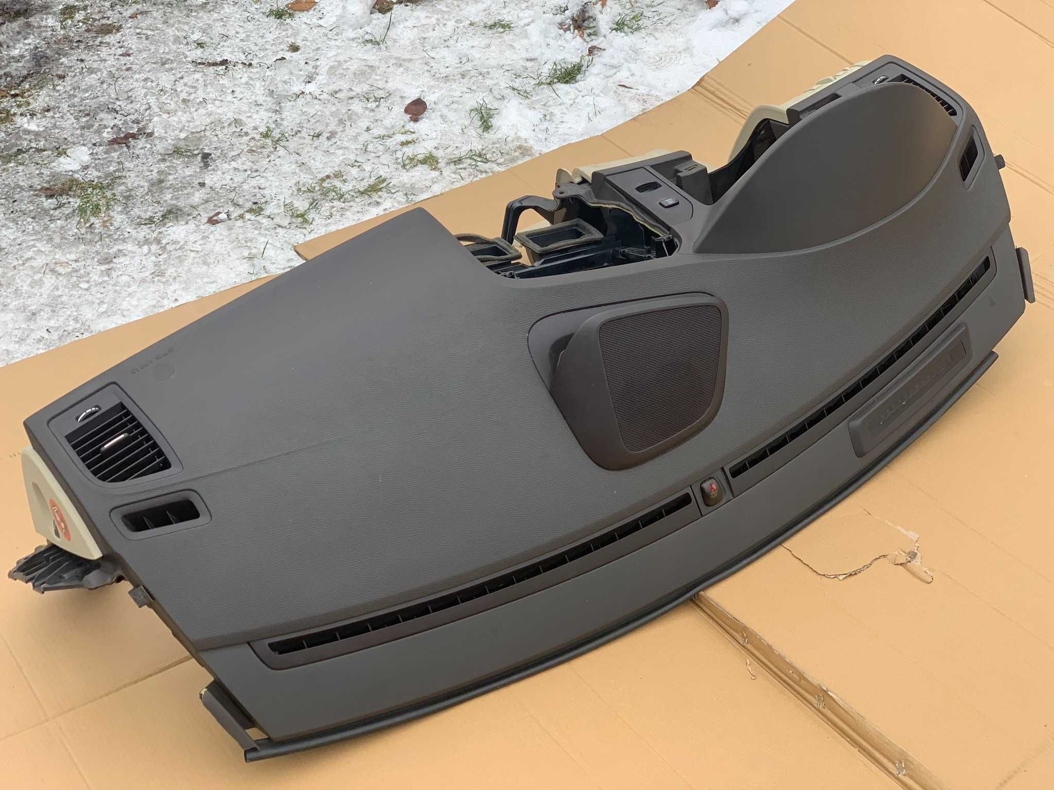 Deska rozdzielcza konsola z poduszka pasażera Volvo XC60 I RADAR