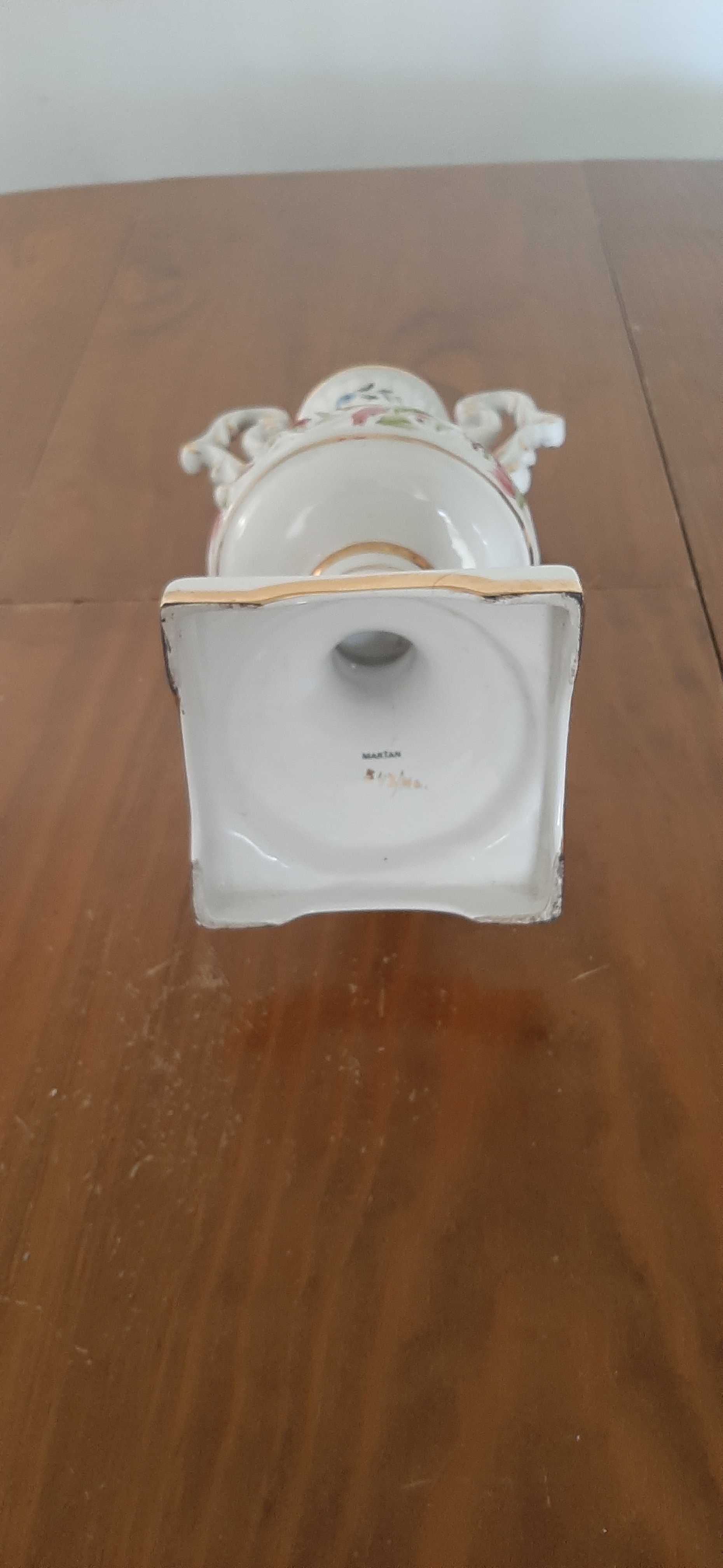 Castiçal em louça