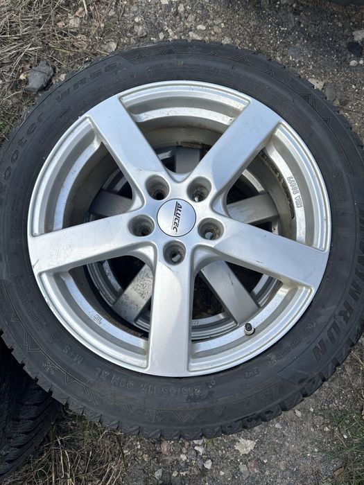 Шини зимові з дисками 215/55 R17 Winrun 7x17 ET50 5x114.3