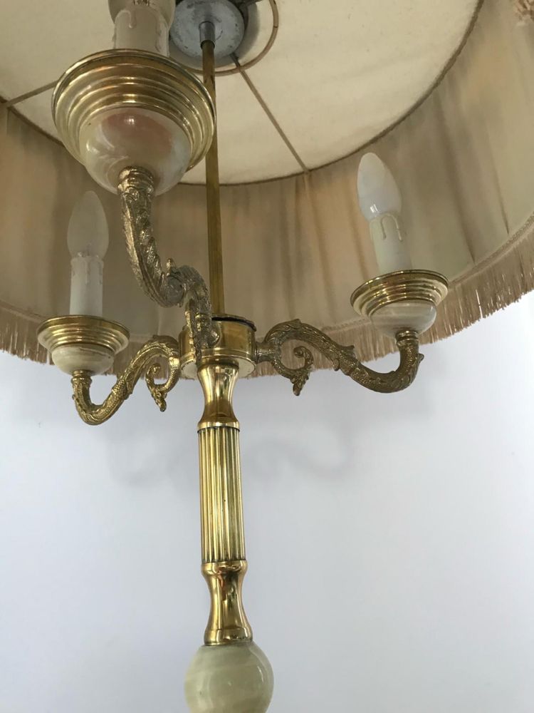 Lampa stojąca z kloszem