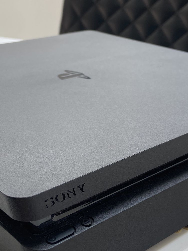 Konsola PlayStation 4