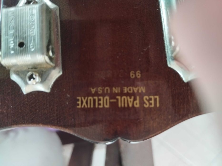 GIBSON Les Paul Standard-Deluxe Electric Guitar /Guitarra
 Model