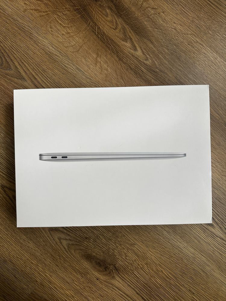MacBook Air 13” (2020) • Intel Core i3 • 8GB RAM • Silver