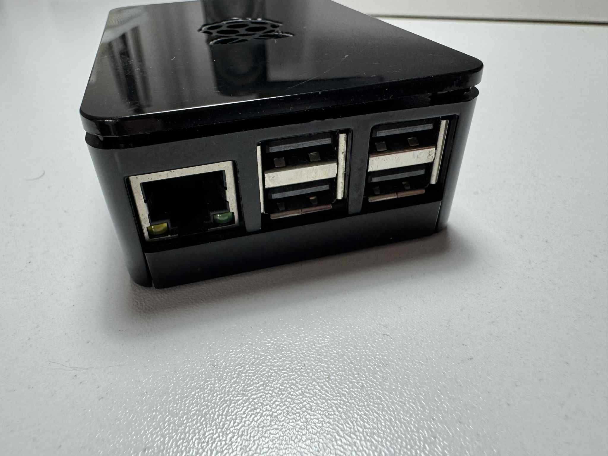Raspberry Pi 3B + WIFI mikrokomputer z obudową (plus radiatory)