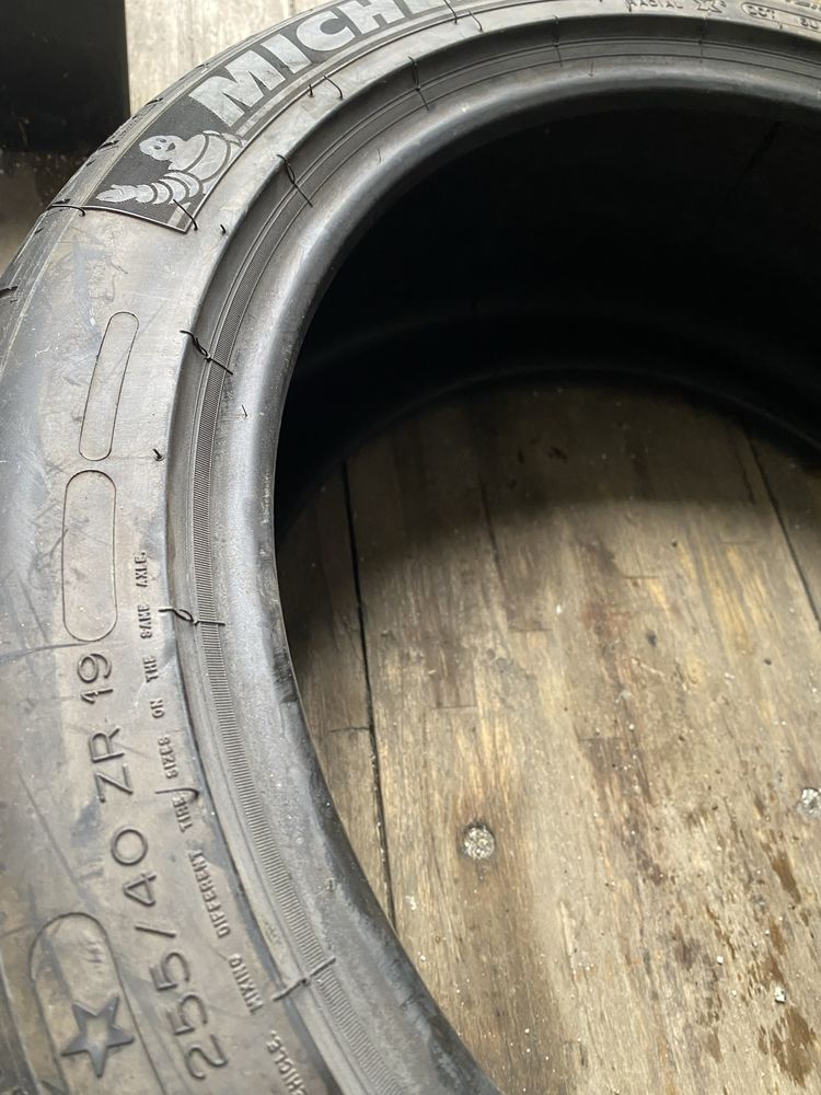 Micheliny 255/40 R19