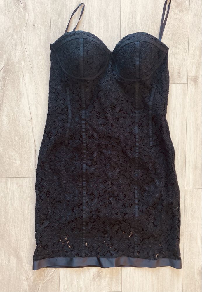 Sukienka marki H&M, czarna koronka, rozmiar 38, stan idealny