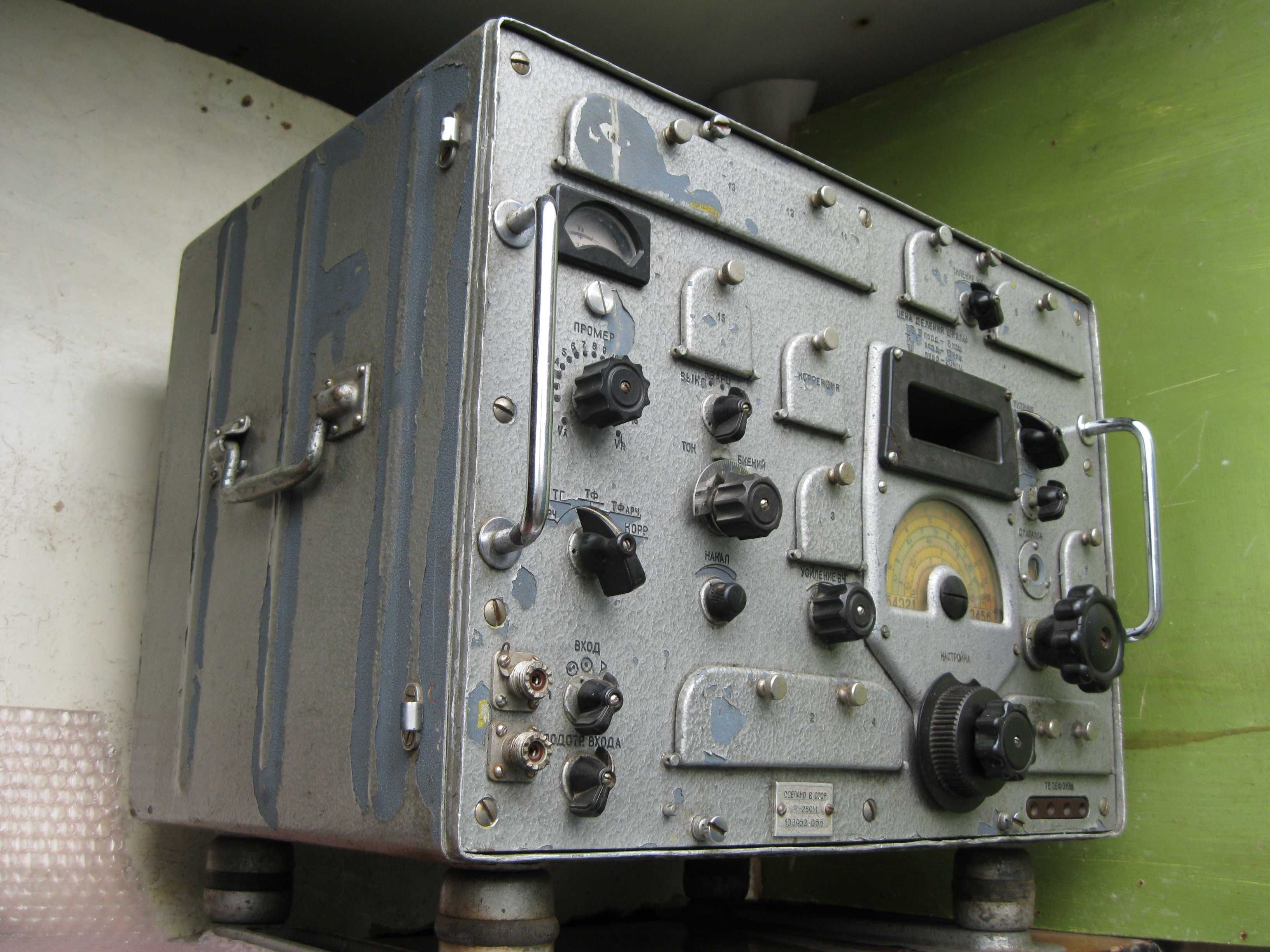 Радиоприемник радиостанция Р-252 "Долина"  /Made in USSR/ 60-ые гг..