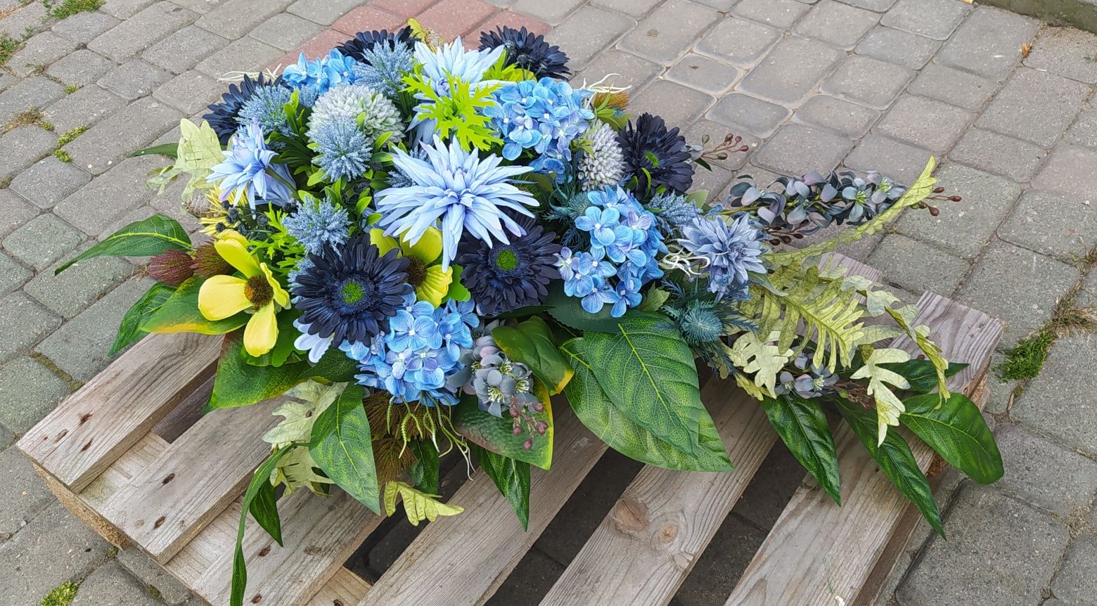 Wiązanki na cmentarz, Kompozycje Kwiatowe na grób, Stoik na cmentarz